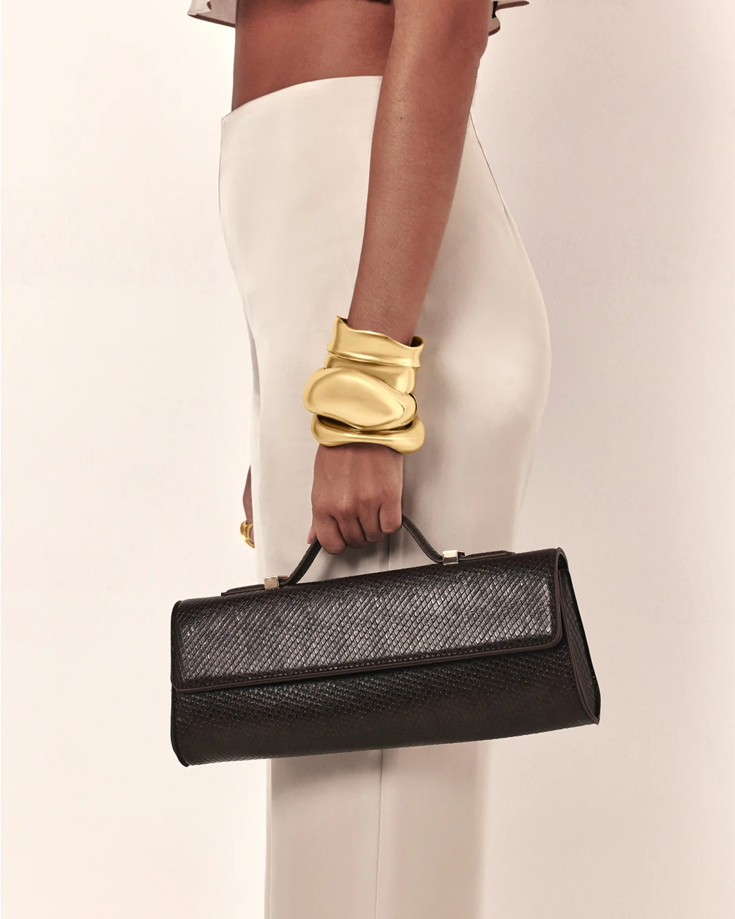 BACALL CLUTCH BAG - CHOCOLATE SCALE